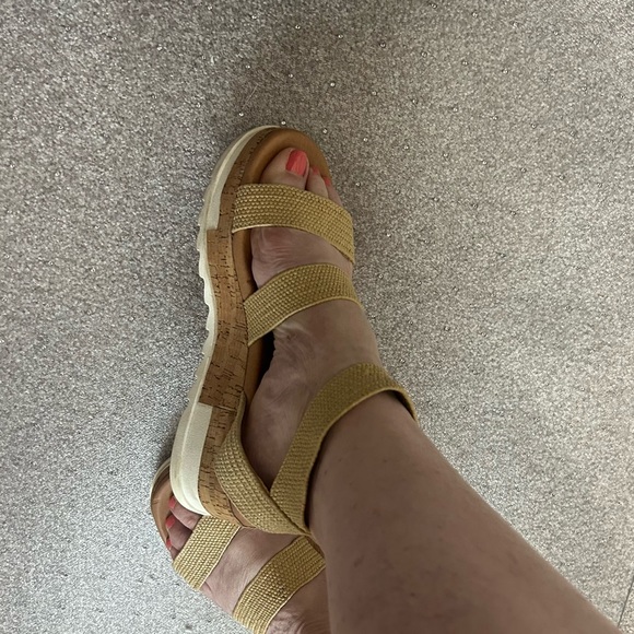 Women’s Steve Madden ankle wrap platform sandal - Picture 5 of 6